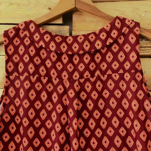 MODCLOTH sleeveless v- neck collared top, geometric print, size XL. - Picture 4 of 10